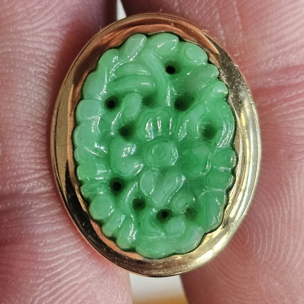 Antique Gold & Green Jade Flower Screwback Earrings - Picture 6 of 6
